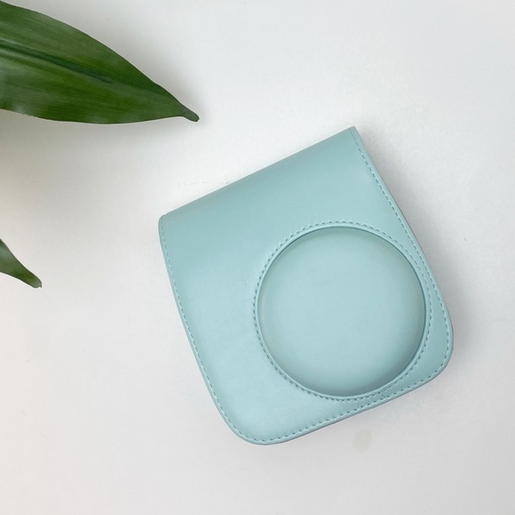Fujifilm Instax Mini 9 Case & Strap Light Blue - Picture 1 of 7